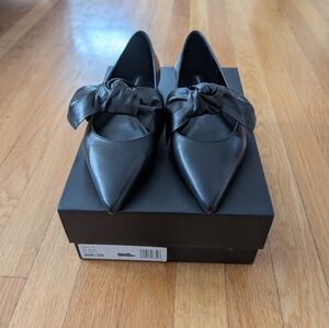 BCBGMaxAzria Elegant Black Loafers with Bow
